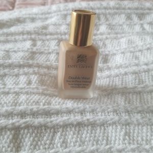 ESTEE LAUDER MAKEUP